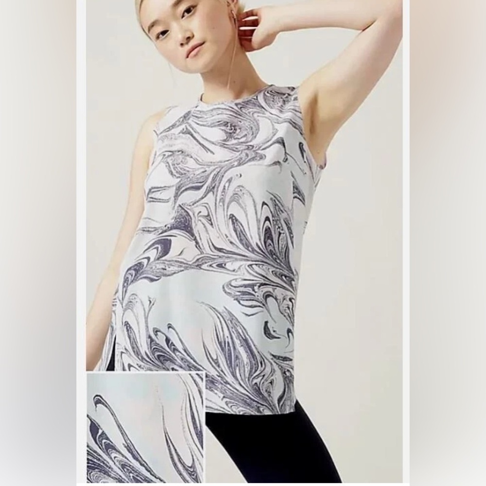 Athleta Women's Zephyr Refined Tank Size Med/Sumi Marble Light Blue